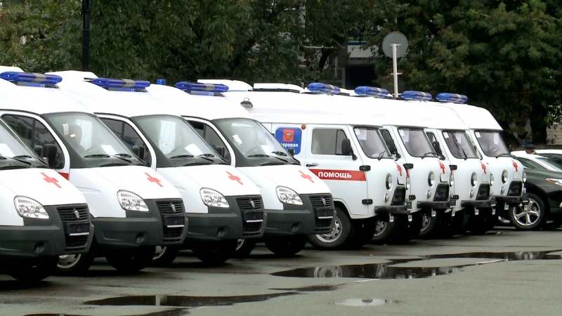 В Оренбурге вручили машины скорой помощи (видео)